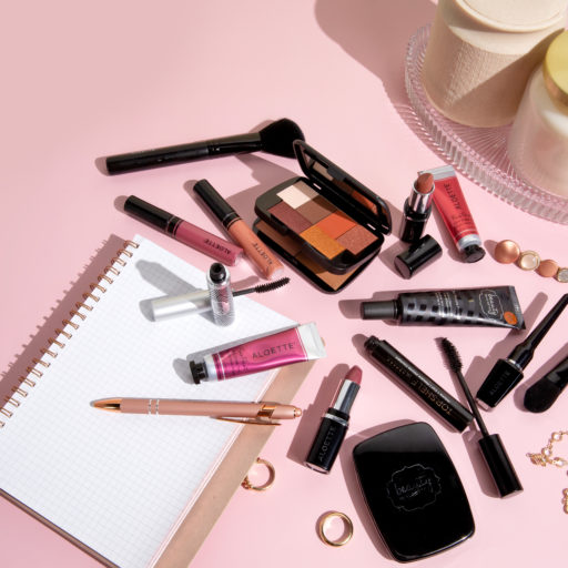 Beauty Collection - flatlay-notebook-pen-pink.jpg